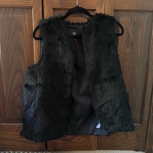 Black faux fur vest Gap size M
